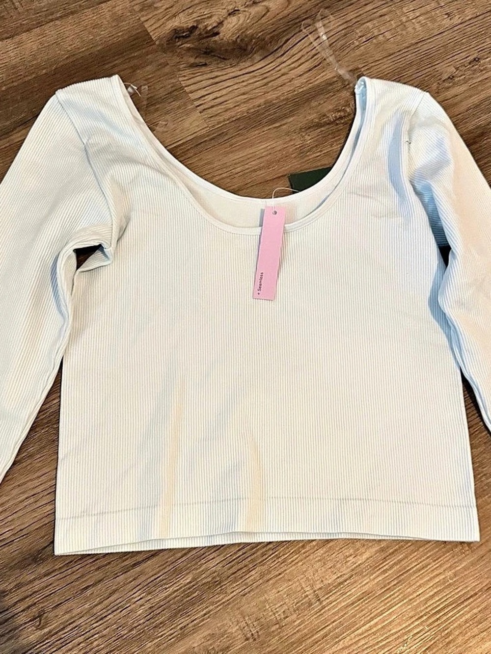 Long Sleeve Crop Top in White Size Medium NWT